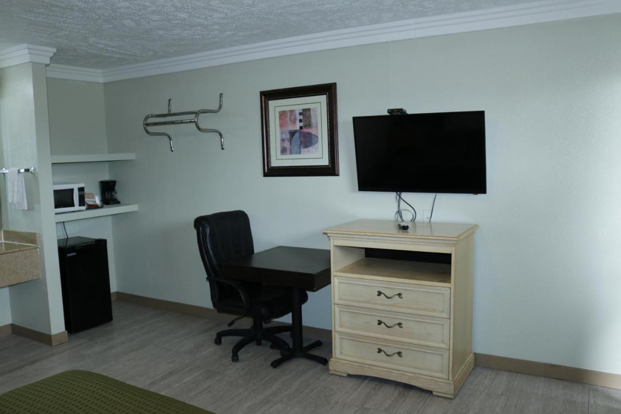 Deluxe Inn Motel Лейк Чарльз Экстерьер фото