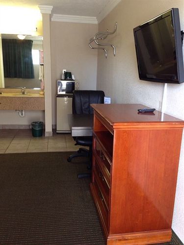Deluxe Inn Motel Лейк Чарльз Экстерьер фото