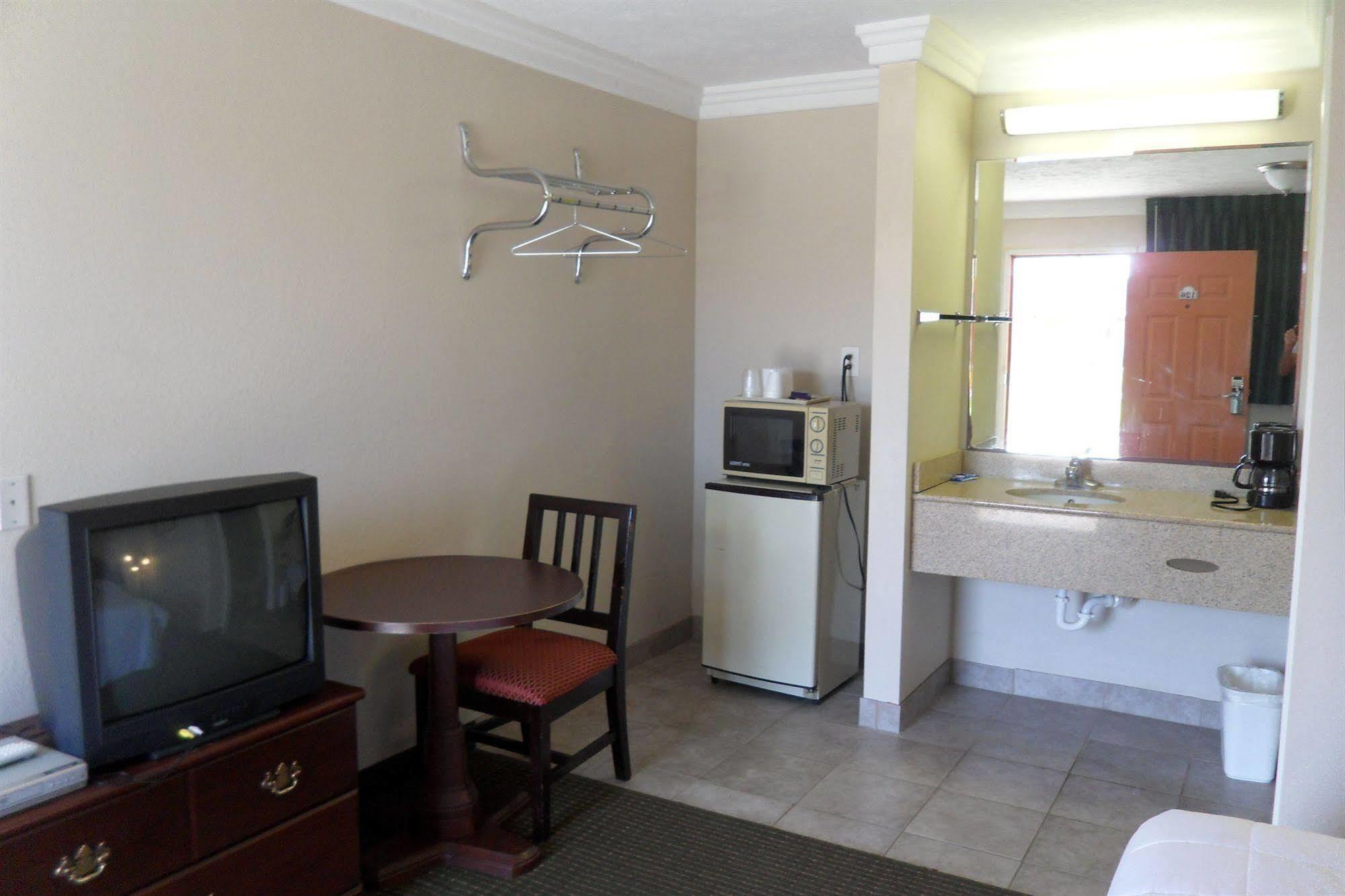 Deluxe Inn Motel Лейк Чарльз Экстерьер фото